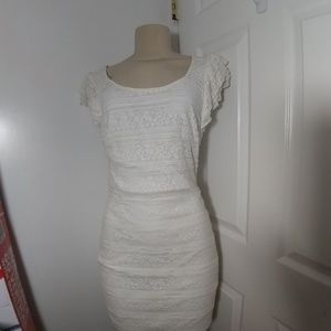 Trixxi Dress SZ. M. Lace and lining. Ivory color..